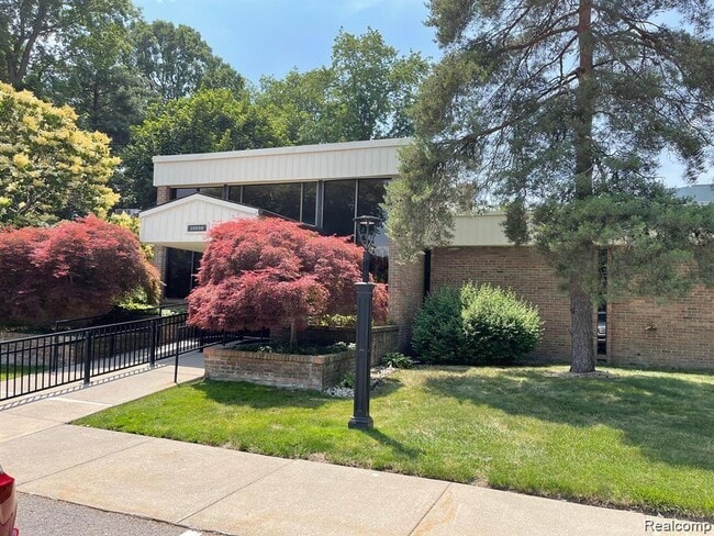 Building Photo - 18453 University Park Dr