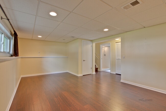 Building Photo - 648 N Greenview Ave