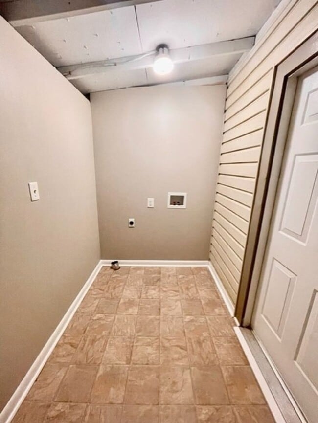 Building Photo - Adorable 2 bedroom 1 bath home . Located i...