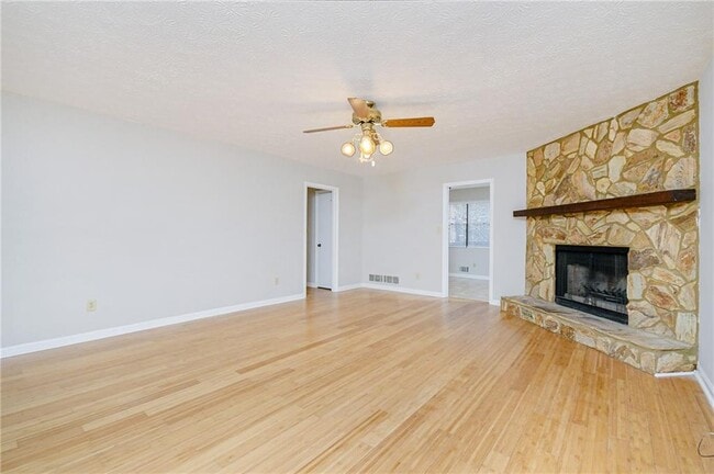 Building Photo - 5041 Alexander Ave