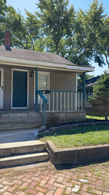 Building Photo - 623 Cherry St