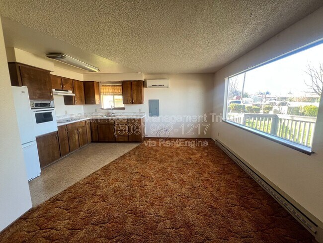 Building Photo - 5210 W Henry St