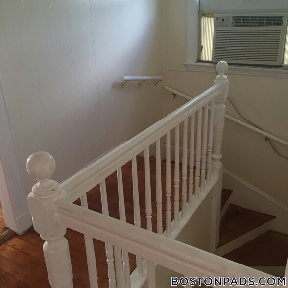 Building Photo - 32 Newcastle Rd