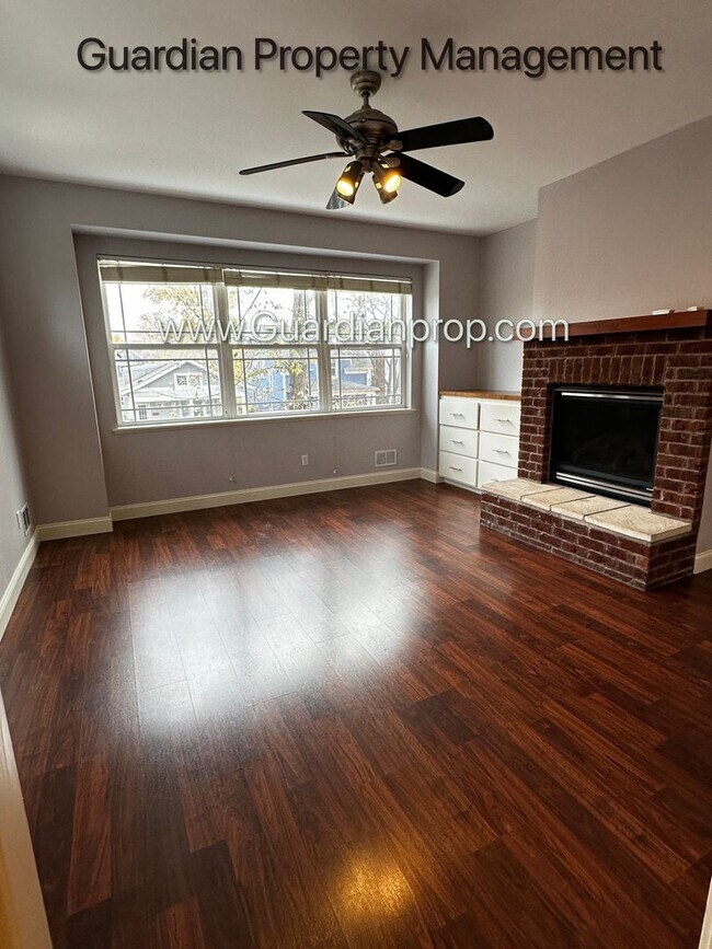 Building Photo - Spacious Uptown Side By Side, Dishwasher, Garage, In Unit Laundry, Private Rooftop Deck