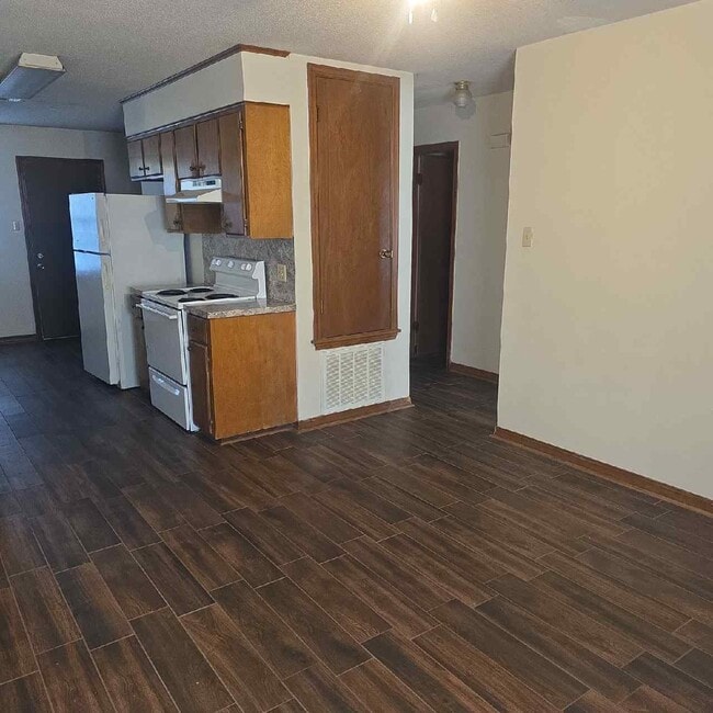 Primary Photo - 1002 Sybil Dr