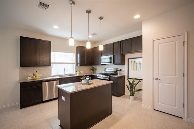 Building Photo - 9109 Looksee Ln