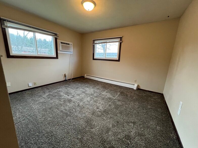 Master Bedroom - 5415 Schmutzler St