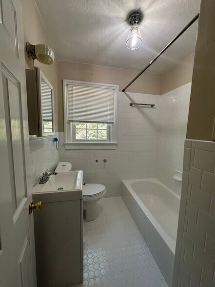 Building Photo - 107 Mitchell St