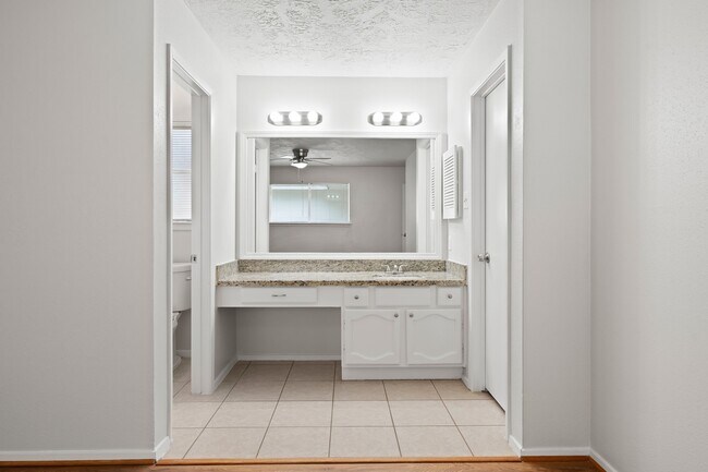 Building Photo - 4503 Pineville Ln