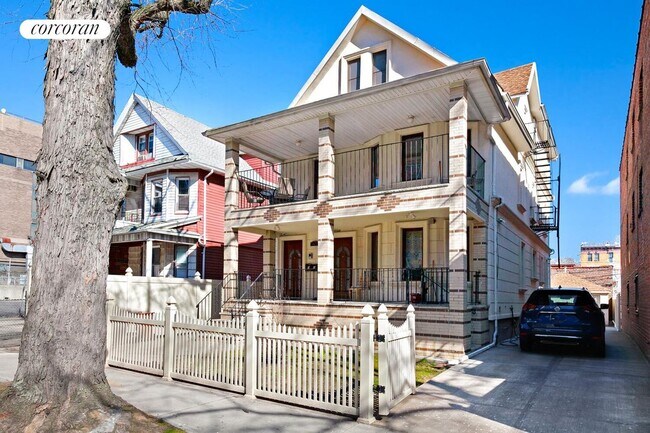 Building Photo - 457 E 9th St