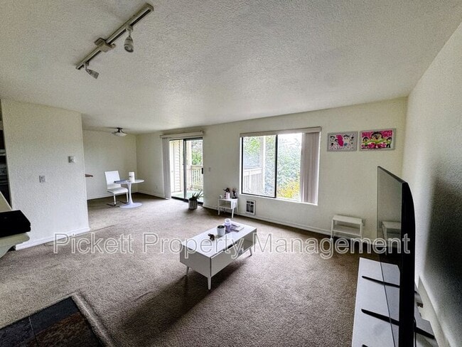 Building Photo - 1700 W Sunn Fjord Ln