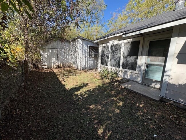 Building Photo - 4620 Bennett Ave