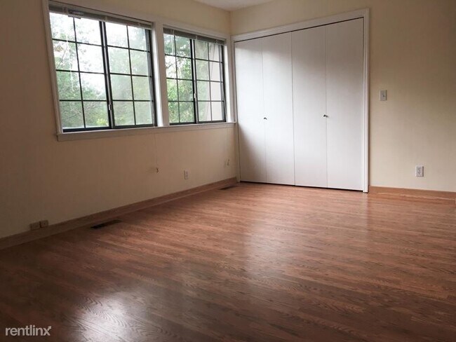 Building Photo - 202 Soundview Ave
