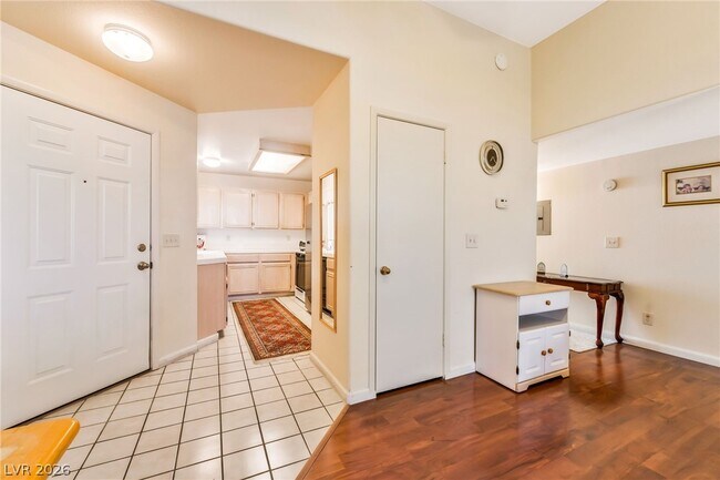 Building Photo - 3125 N Buffalo Dr