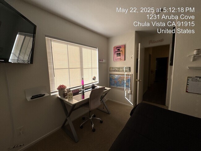 Building Photo - FOR RENT – Modern Townhome in Eastlake