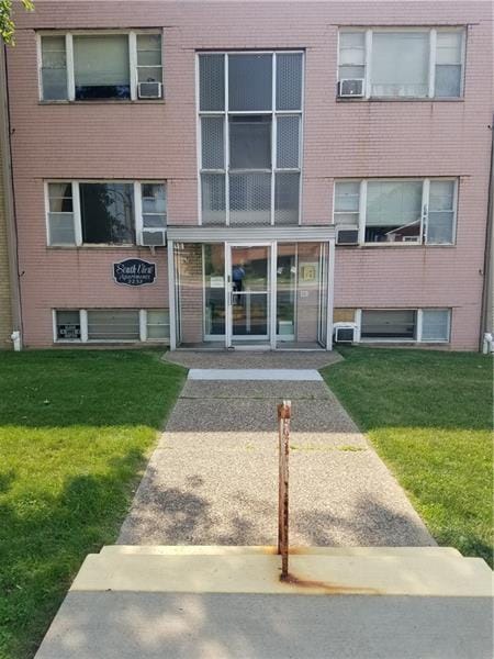 Building Photo - 2232 Broadway Ave