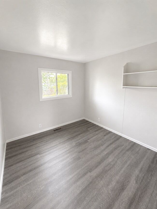 Building Photo - beautiful 3 bedroom 1 bathroom House