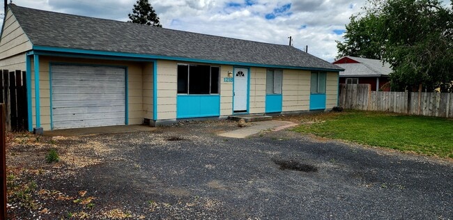Building Photo - 1218 Lowry St