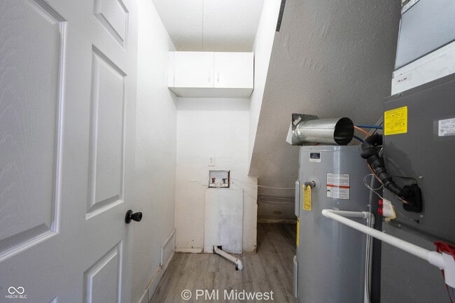 Building Photo - 6054 E 16th St