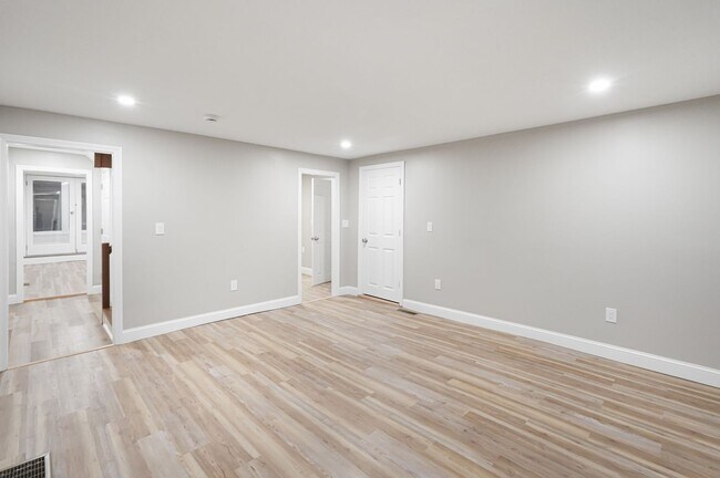 Building Photo - 98 Southville Rd