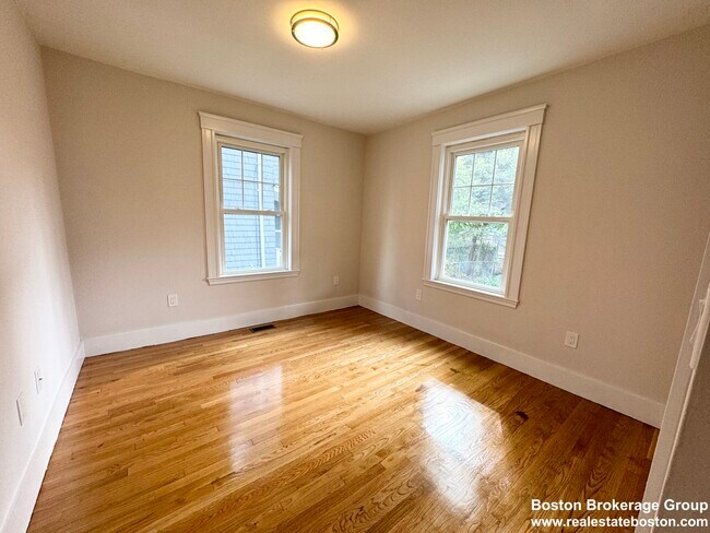 Building Photo - 72 Belden St