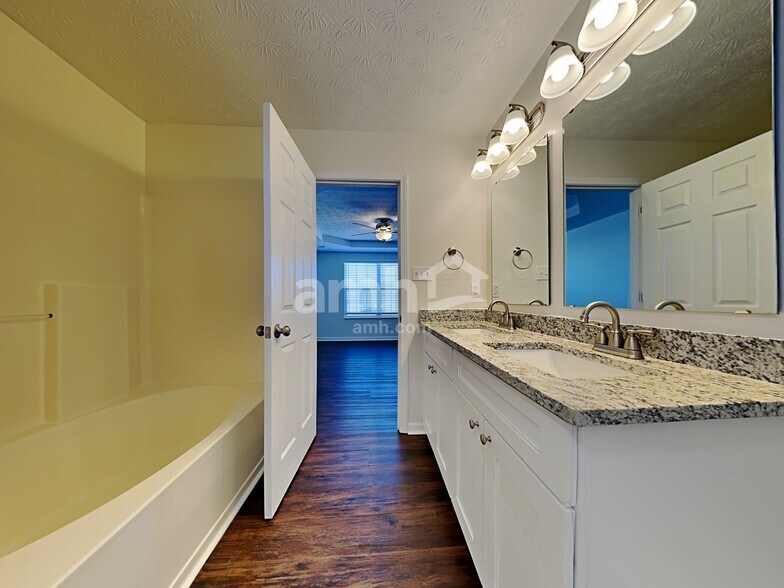 Building Photo - 5810 Matalin Ln