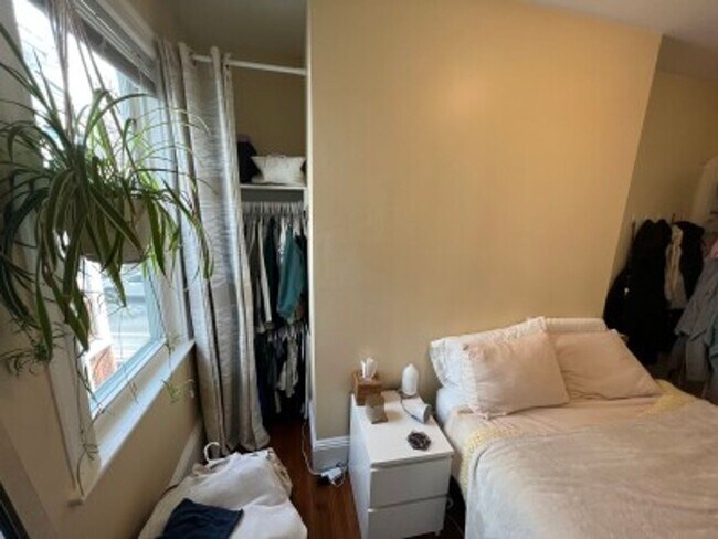Building Photo - No Brokers Fee, In-Unit Washer and Dryer, Central Heat/AC, Parking for Rent