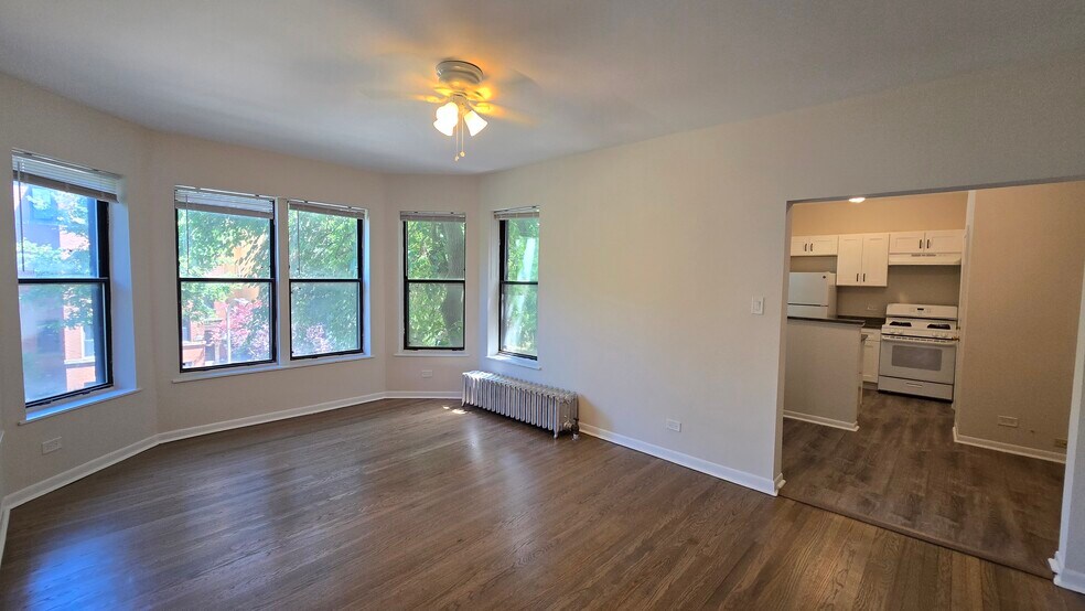 Primary Photo - 7722 N Marshfield Ave