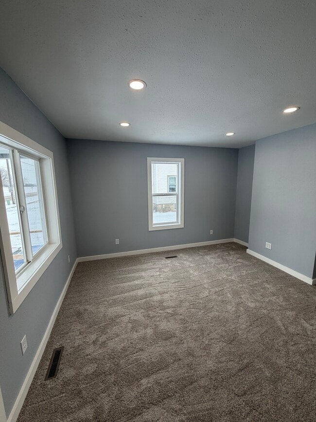 Building Photo - Columbus St