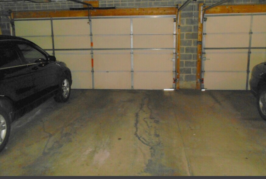 Building Photo - 9432 S Kolmar Ave