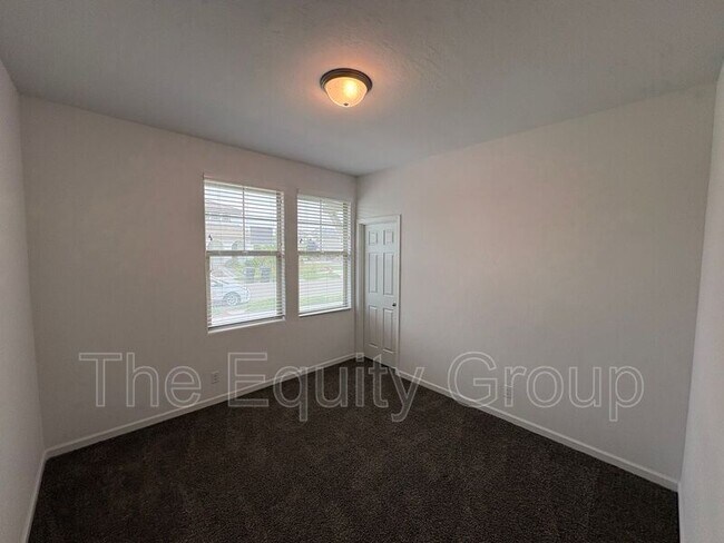 Building Photo - 1336 W Porter Ave