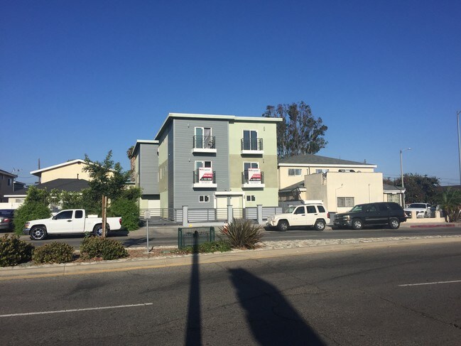 Building Photo - 20520 S Western Ave