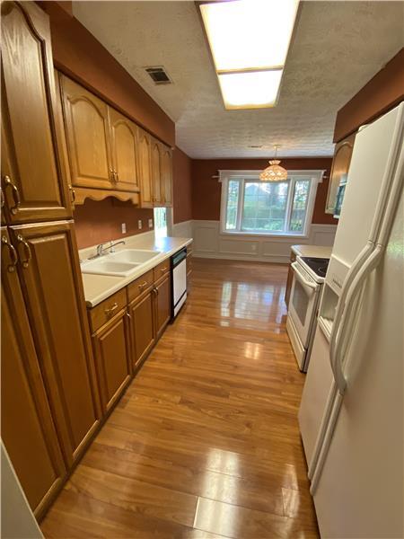 Building Photo - 15 Beaver Run Dr