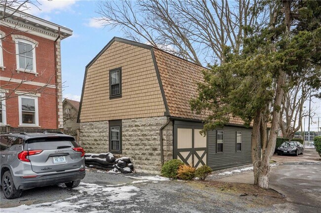 Building Photo - 31 Bridge St