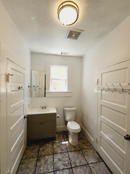 Building Photo - 118 Baker Way