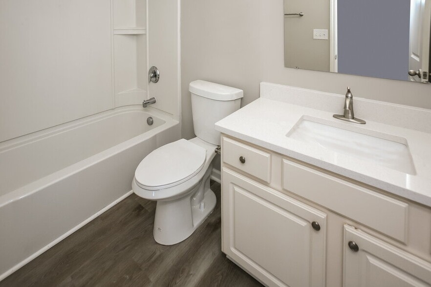 Building Photo - 3400 Roundlake Lane