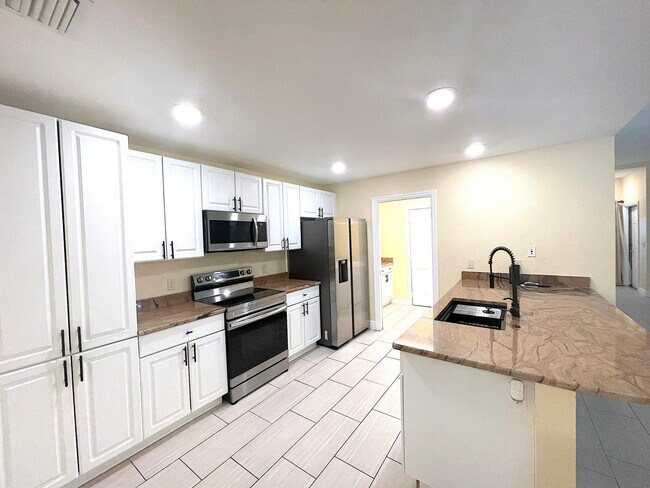 Building Photo - 1840 Sandhill Crane Dr