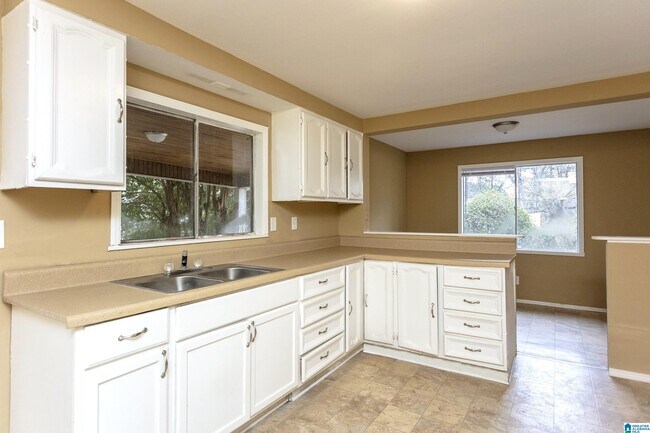 Building Photo - 1032 26th Ave N