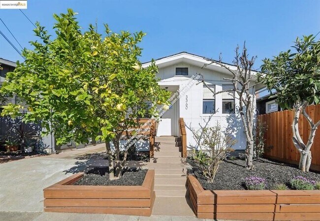 Primary Photo - 3360 Arizona St