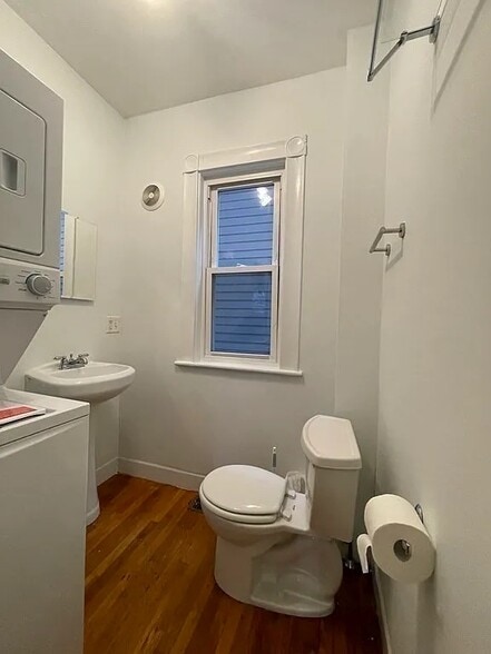 Bathroom2 - 18 Walden St