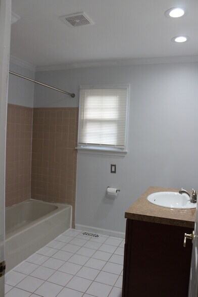 Building Photo - 7 Wisina Ct