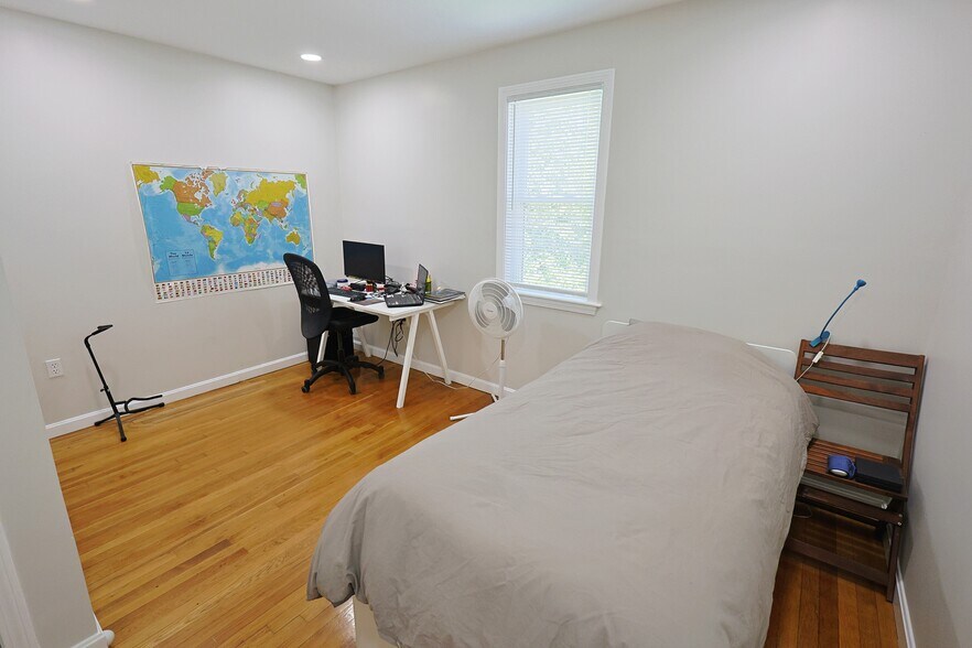 Building Photo - 32 Channing St