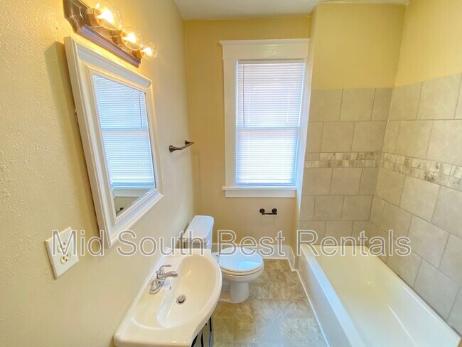 Building Photo - 1495 Netherwood (Glenview)