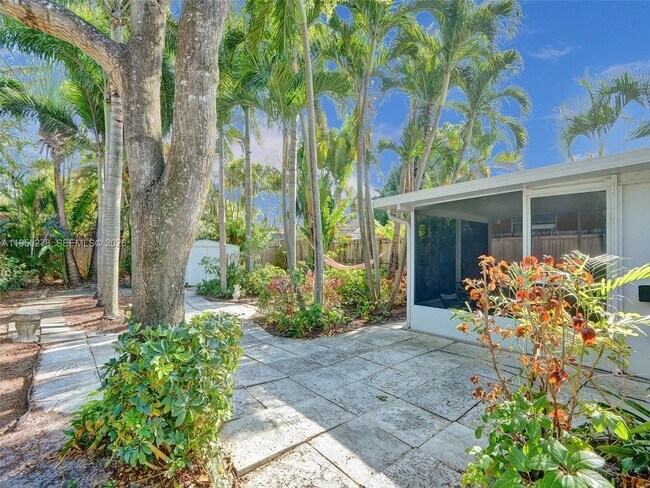 Building Photo - 920 NE 34th Ct