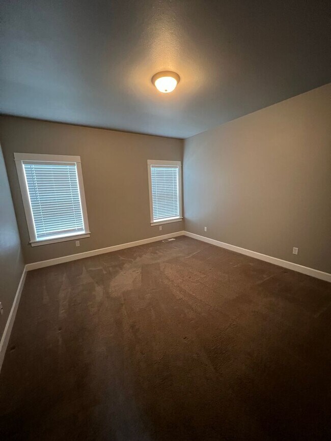 Building Photo - Spacious home with a large bonus room!  We...