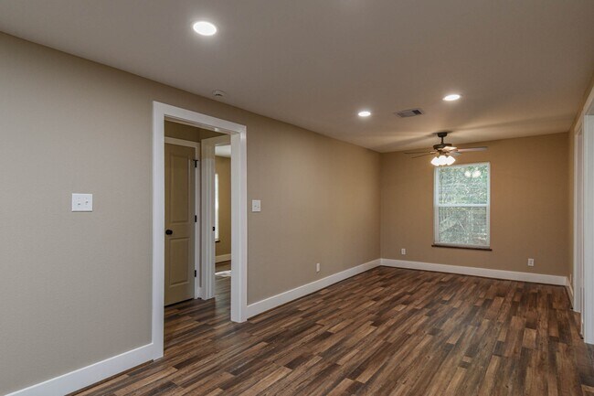 Building Photo - 9126 Lazy Ln