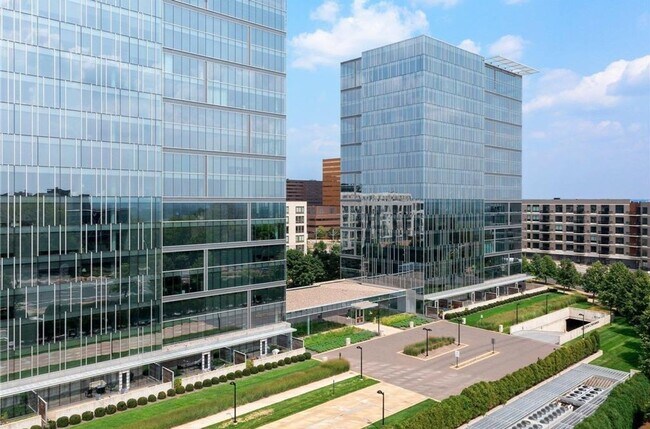 Building Photo - Gorgeous "Reflections" Condo w/ Panoramic Views, Light Rail Station, walk to Mall of America!