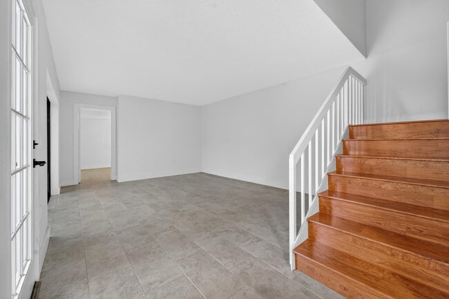 Building Photo - 1520 15th Ln