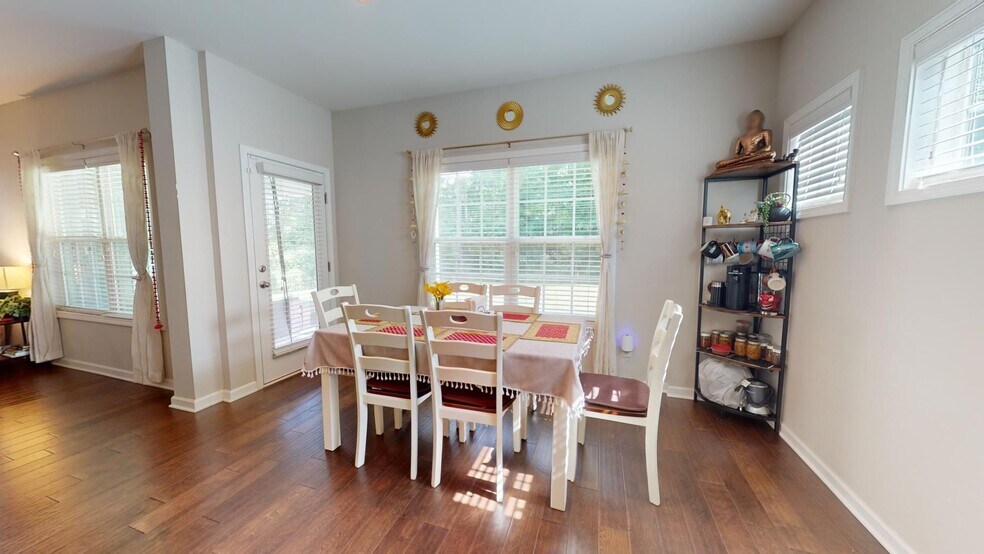 Building Photo - Very Well Maintained Home in East Richland S/D