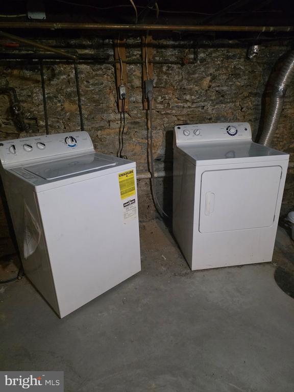 Building Photo - 480 W South St